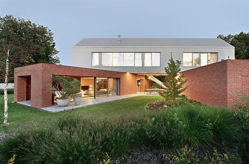 Między teraźniejszością a przeszłością