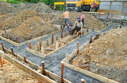 Fundament zwykły czy płyta fundamentowa