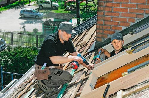 Dachowa stolarka – szczelna i funkcjonalna. 10 błędów przy montażu okien połaciowych