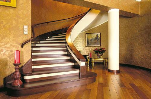 Koszt schodów drewnianych i żelbetowych